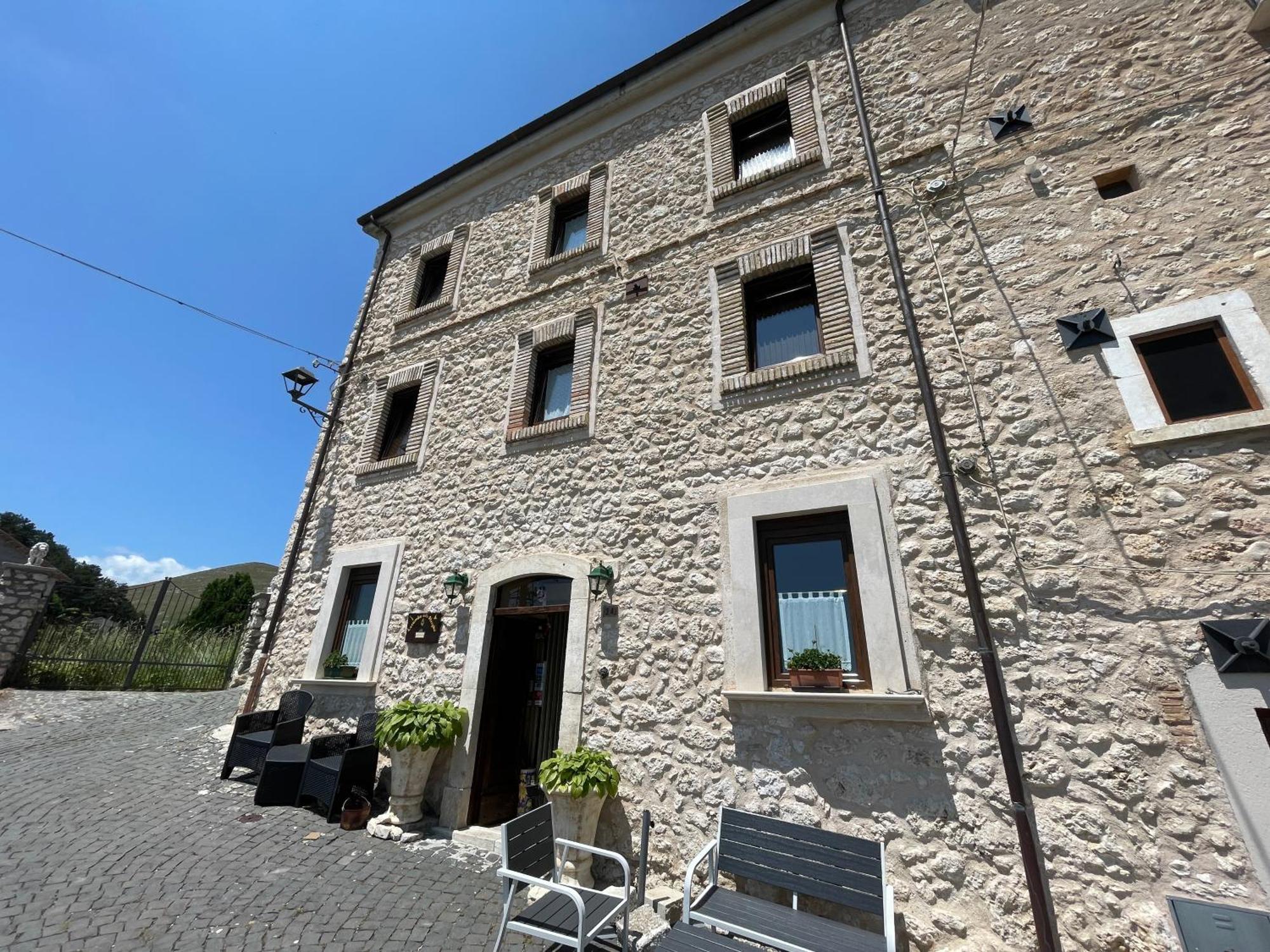 La Locanda Delle Streghe - Relais Ristorante Hotel Castel del Monte  Exterior photo